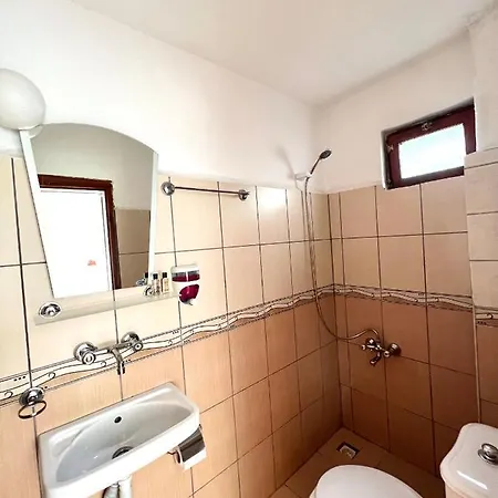 Salina Gazde/Camere de închiriat *